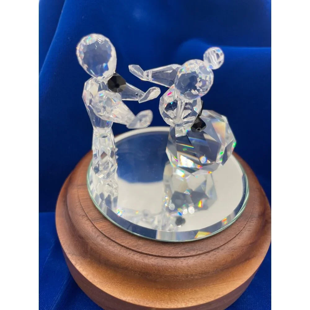 Swarovski Crystals  Wedding Couple Figurine Music Box Anniversary Waltz